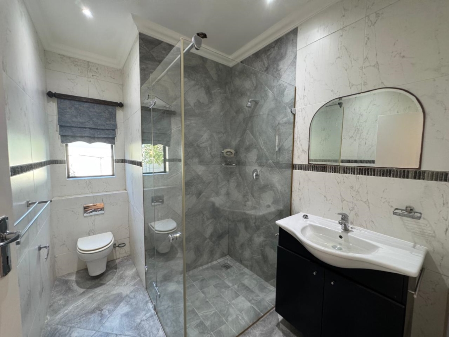 To Let 6 Bedroom Property for Rent in Table View Western Cape